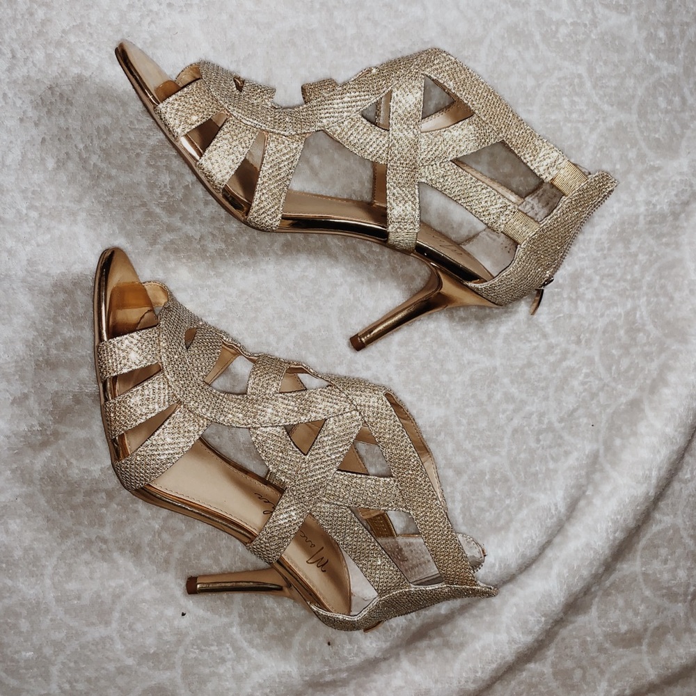 Never worn before Gold heels